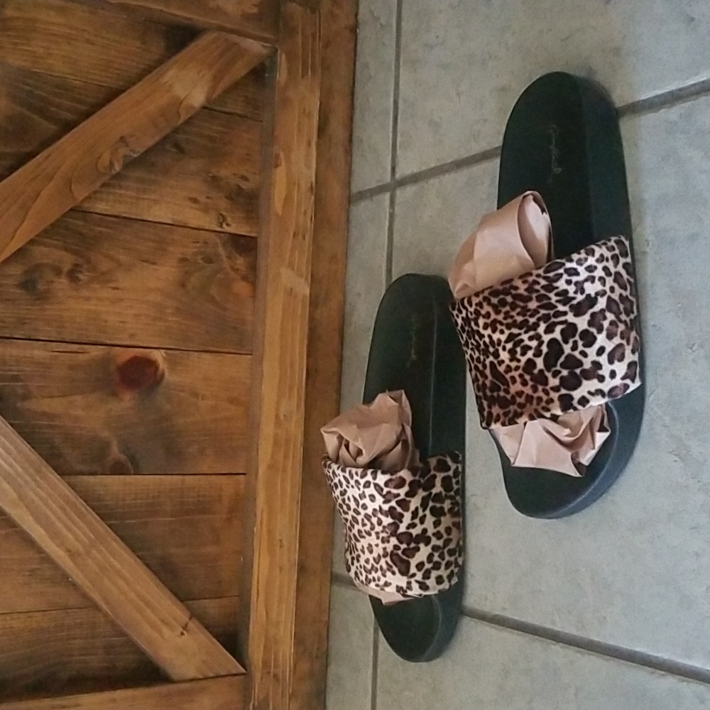 Leopard Slides - Picture 3 of 7